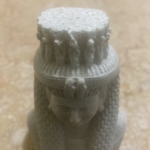 EGYPTIAN GODDESS HAND CARVED FROM PURE WHITE STONE IMPORTED FROM EGYPT - Picture 4 of 4